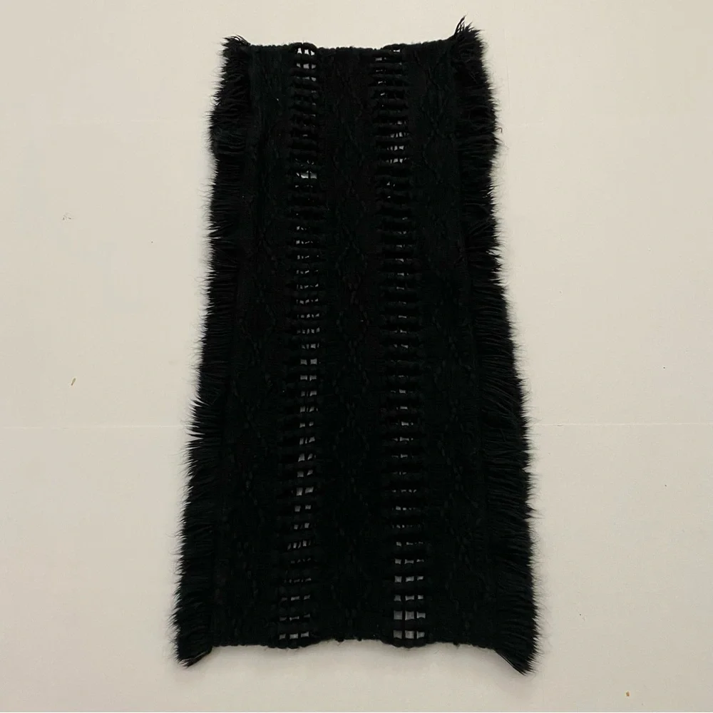 ⭐️ Jessica Simpson black knitted scarf
